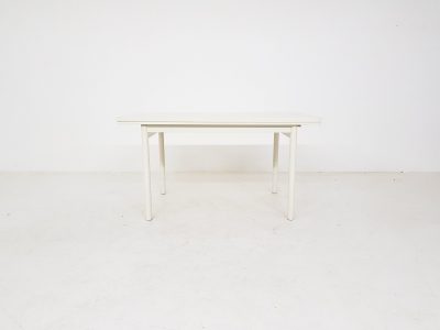 White extendable dining table