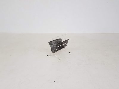 Pilastro magazine stand