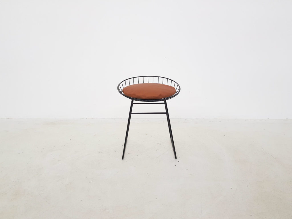 black-metal-wire-stool-cees-braakman-for-pastoe-km05-cognac-leather-cushion-for-sale_1