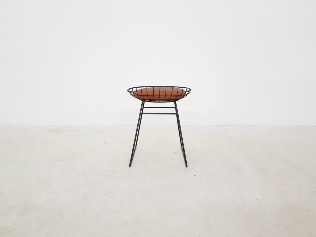 black-metal-wire-stool-cees-braakman-for-pastoe-km05-cognac-leather-cushion-for-sale_2