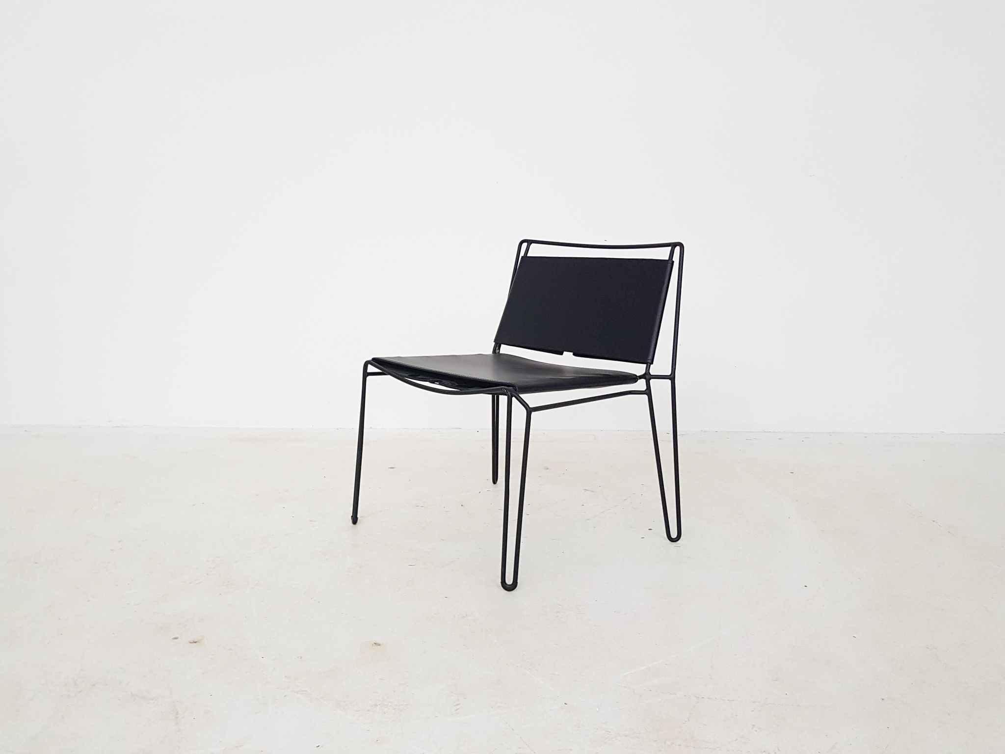 Minimalistic Modern Metal And Leather Lounge Chair For Sale At Zo Goed Als Oud