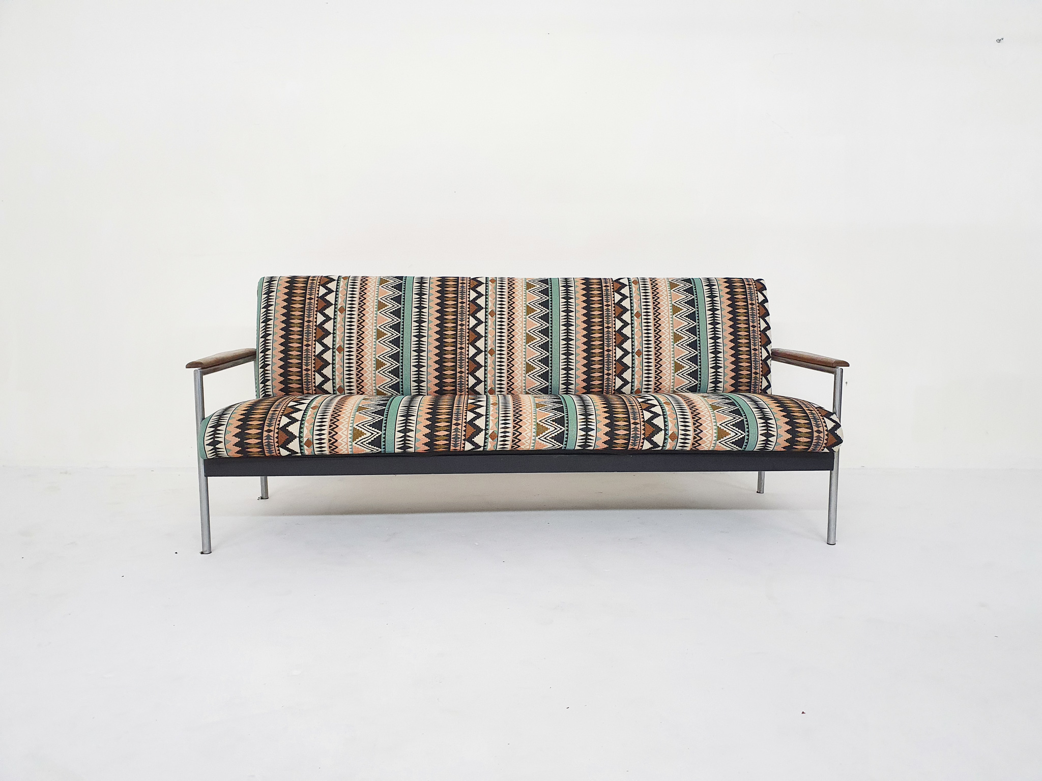 Vintage Design Als Oud Buy Zo Seating at | Goed Sofas