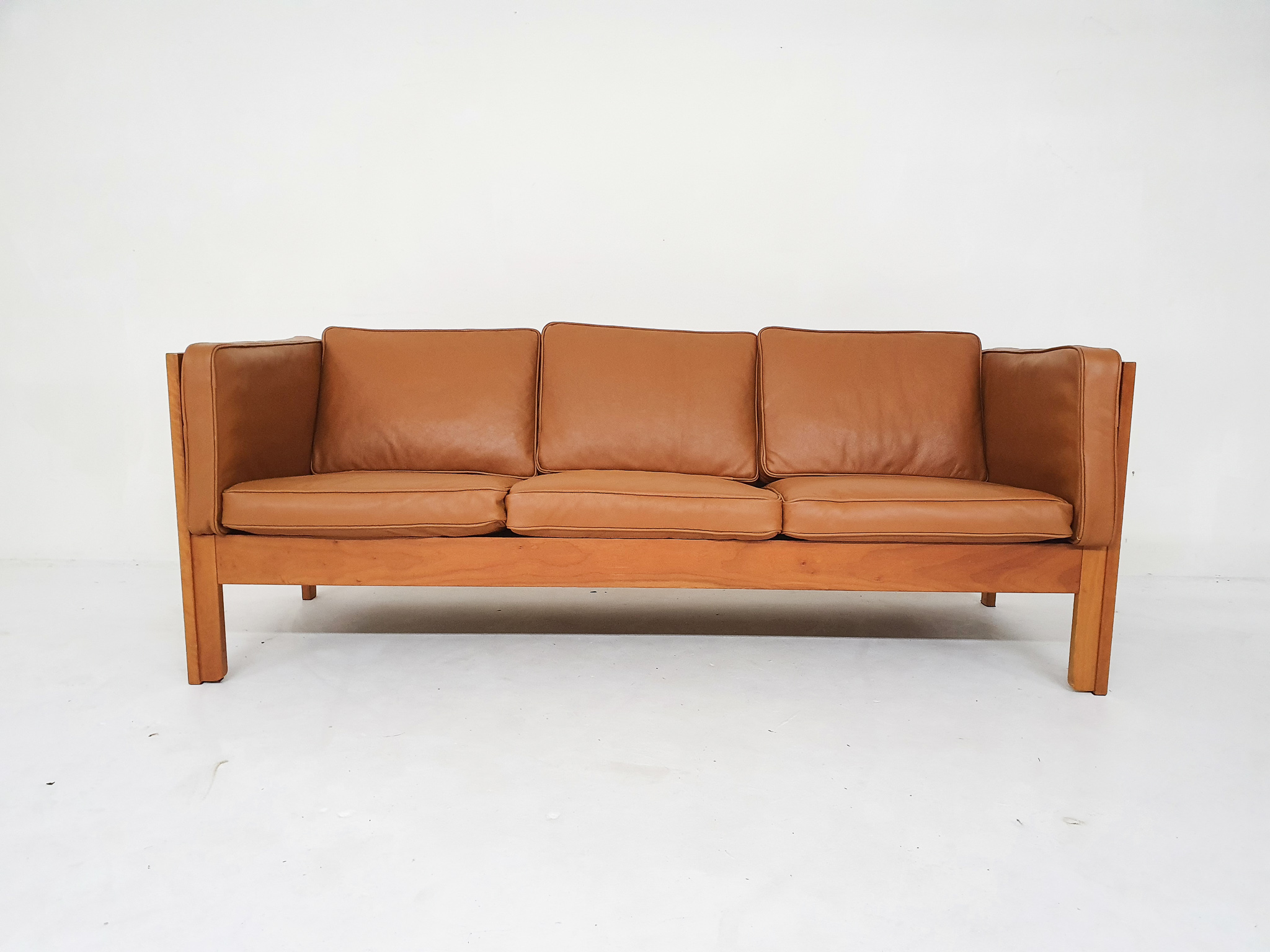 at | Oud Goed Als Zo Seating Buy Vintage Design Sofas