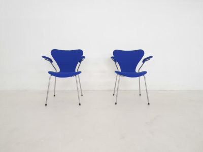 Set of 2 model 3207 dining chairs by Arne Jacobsen for Fritz Hansen, Denmark 2001